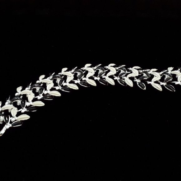 Black and White Vintage 1970's Bracelet - Picture 8 of 8